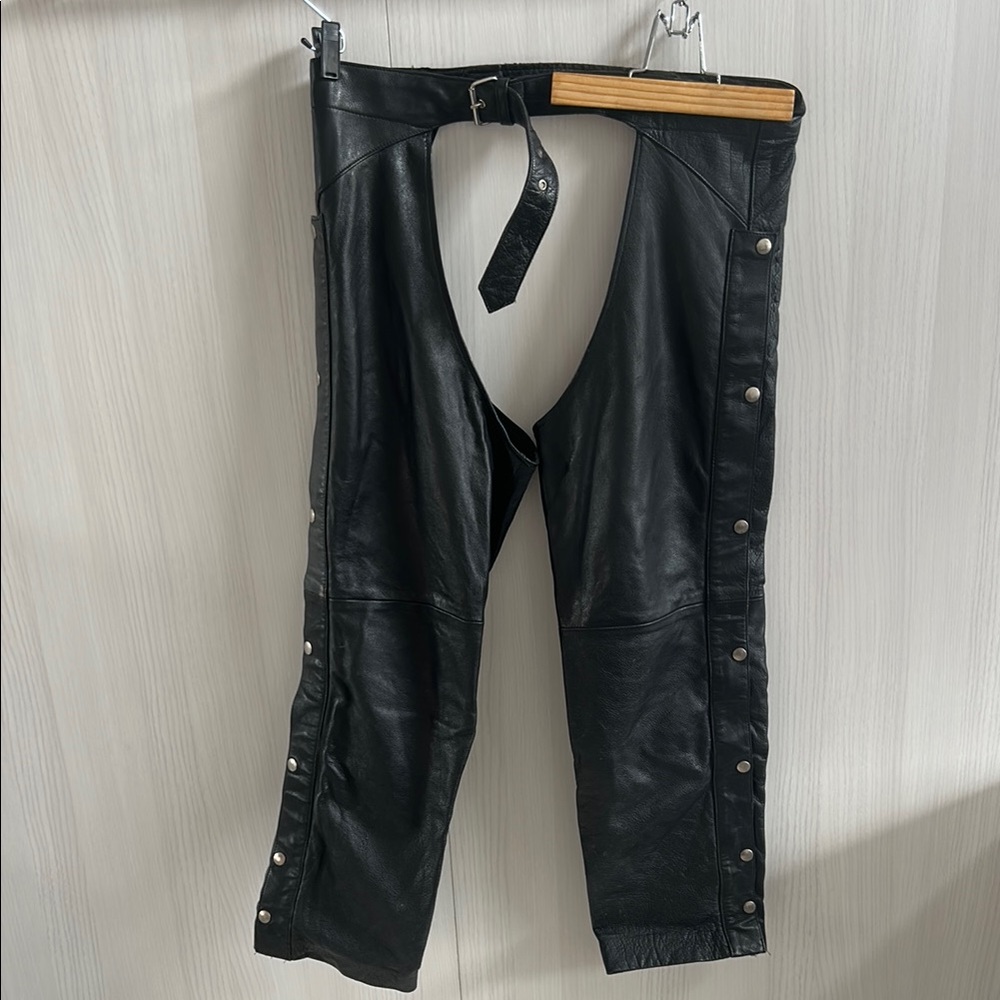 Excellent condition black 100% leather XL Chaps boutique of Leathers Canada